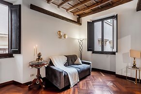 Trevi Fountain Stylish Guesthouse
