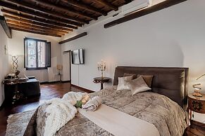 Trevi Fountain Stylish Guesthouse