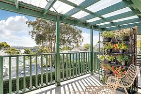 Harbourside Pad With Waterfront Views