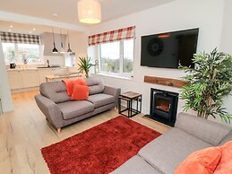 4 Maypole Green
