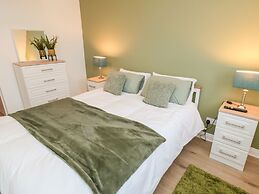 4 Maypole Green
