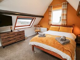 4 Maypole Green