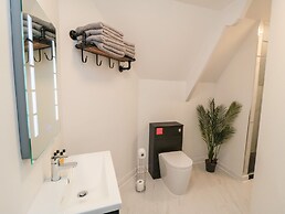 4 Maypole Green