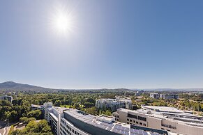 Meriton Suites Canberra