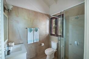 Exceptional Beachfront Living - Milord Sunsets 3 Bedroom Home by Blue 