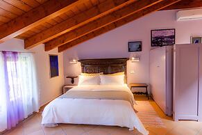 Il Laghello Wood House