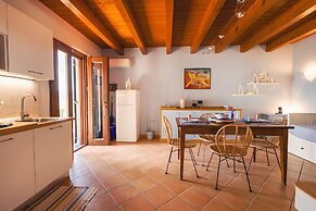 Il Laghello Wood House