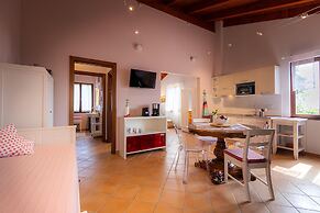 Il Laghello Wood House