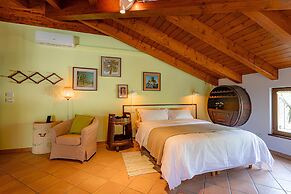 Il Laghello Wood House