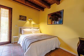 Il Laghello Wood House