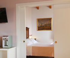 Il Laghello Wood House