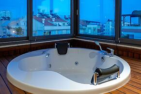 Eluxio Suite Hotel