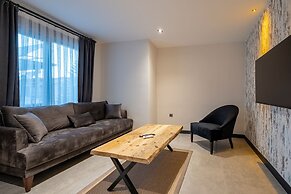 Eluxio Suite Hotel