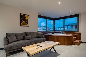 Eluxio Suite Hotel