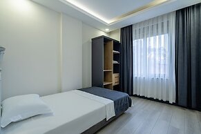 Eluxio Suite Hotel