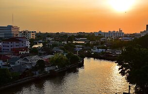 NORN Rimklong Bangkok Hotel
