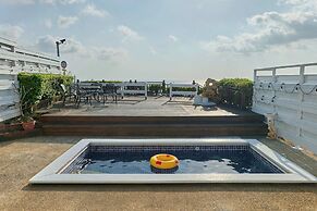 CLIFF VILLA