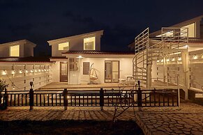 CLIFF VILLA