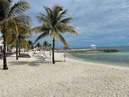 Palm Cay Marina, Resort & Spa