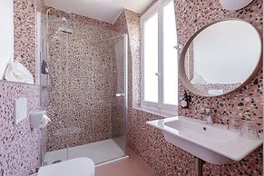Frenchdoor Tours Corneille