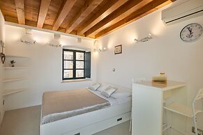 B-17 APARTMENTS
