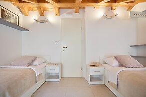 B-17 APARTMENTS