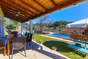 Green Family Villa in Agios Ioannis