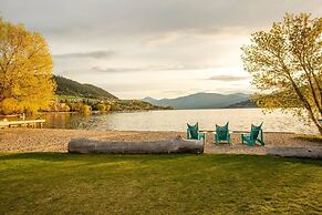 Romantic Lakeside Studio Suite