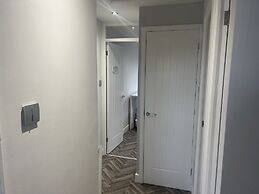 The Broadway Retreat With Parking