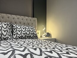 The Broadway Retreat With Parking
