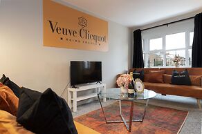 Champagne House - 3 Bedroom Townhouse