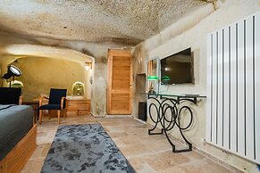 Bala Cave House