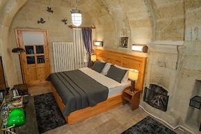 Bala Cave House