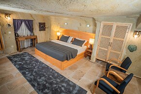 Bala Cave House