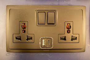 Ibis Budget Singapore Gold