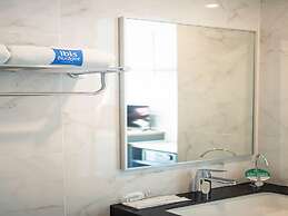 Ibis Budget Singapore Gold