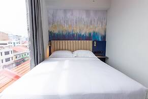 Ibis Budget Singapore Gold