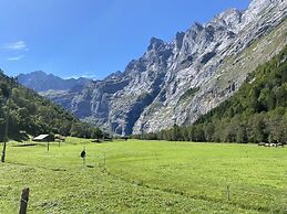 Spring Inn Apartments
