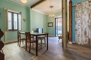 Beautiful Classic Designed 3-bed Villa in Lisboa