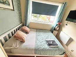 Large Balcony Apartment - Town & Races -2 Dbl Beds
