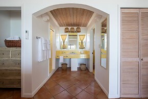Cocodimama Resort 14 Bedroom Hotel Room