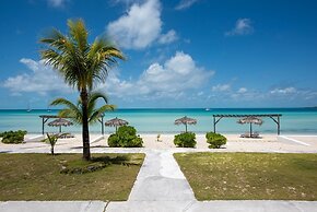 Cocodimama Resort 14 Bedroom Hotel Room
