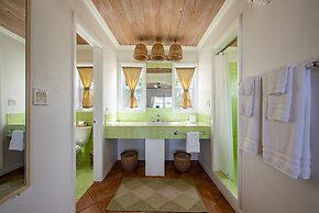 Cocodimama Resort 14 Bedroom Hotel Room