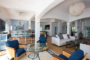 Cocodimama Resort 14 Bedroom Hotel Room