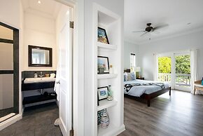 Salty Dolphin 4 Bedroom Home