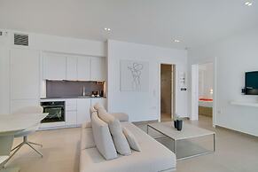 LIVINGHOME SUITES