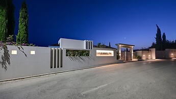 LIVINGHOME SUITES