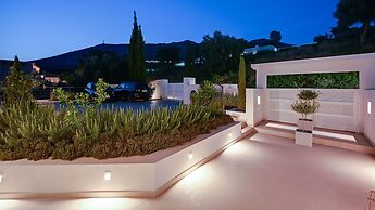 LIVINGHOME SUITES