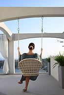 LIVINGHOME SUITES