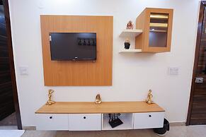 Lime Tree 2 Bhk Apartment Golf Course